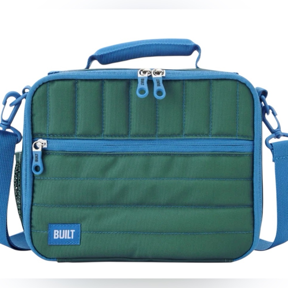 PUFFER LUNCH BOX in Forrest Green, plastic tag still on handle